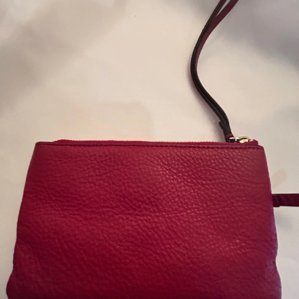 Kate Spade New York Red Pebbled Leather Wristlet Clutch Gold Logo Zip